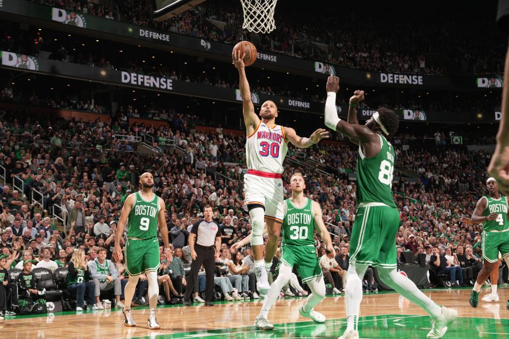 格伊因转会利物浦失败,拒绝新合同并计划离队,引发球队内讧,俱乐部因利益选择叫停交易。