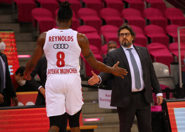 骑士主帅被驱逐出场！阿特金森不停抱怨判罚 连吃两个技术犯规