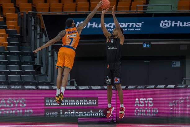 湖人最新引援引发轰动！詹姆斯热泪盈眶，佩林卡功勋卓著